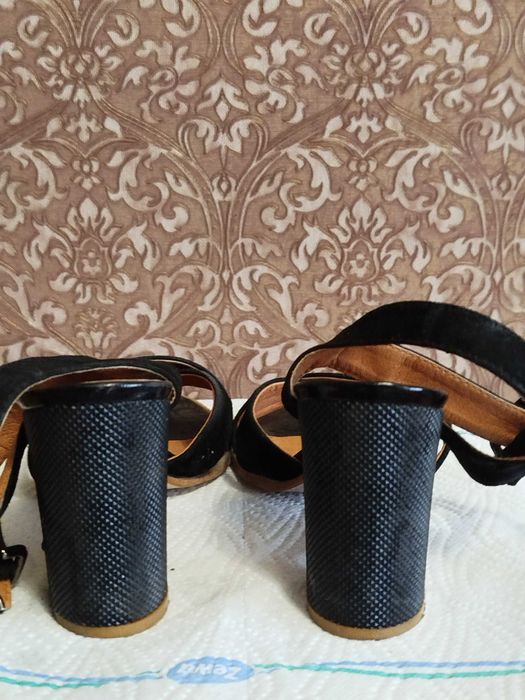 Босоніжки жіночі замшеві