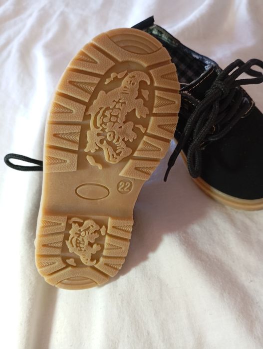 Sapato preto de bebe 22