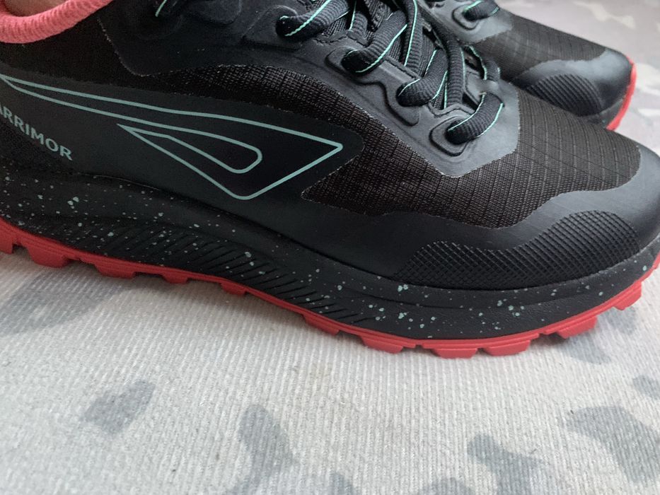 Стан новий.  женские кроссовки Karrimor Tempo 8 Trail Running Shoes в расцветке Black/Pink (черный с розовым и бирюзовыми элементами шнуровки