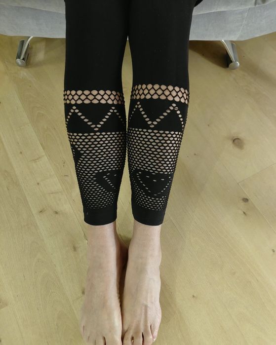 Leginsy czarne ozdobne