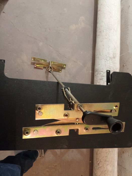 Mechanizm do stołu rozskladenegu /podnohona fornitura.
Mechanizm do st