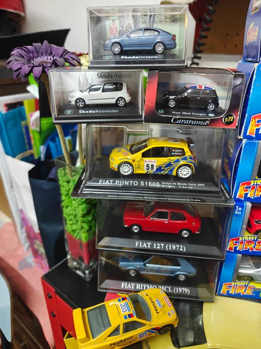 Lote Miniaturas 1/43 e 1/72 (Fiat Clássicos, Bburago Street Fire, Skoda)