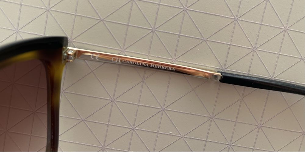 Óculos de Sol Carolina Herrera - MUITO POUCO USO