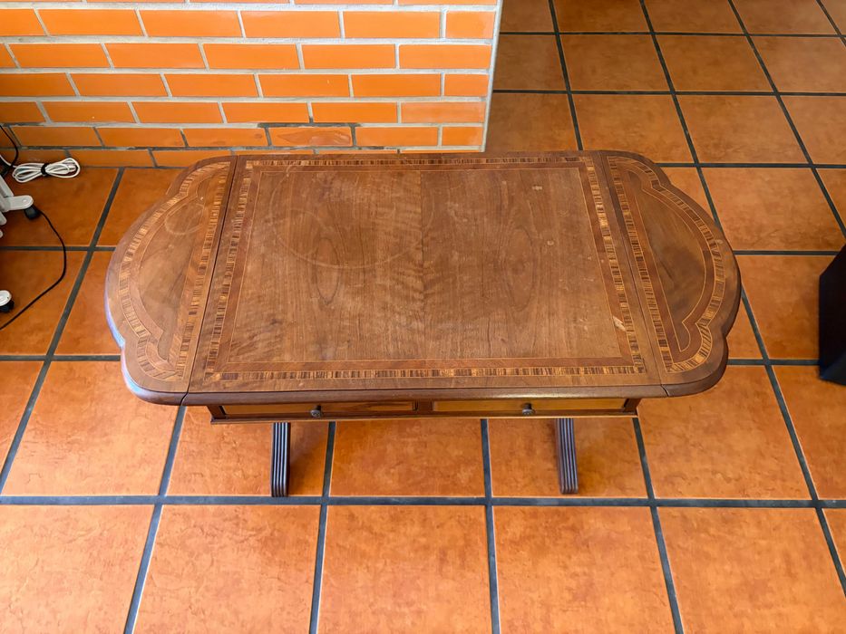 Mesa de Centro Vintage Marchetada com Gavetas (Estilo Clássico)