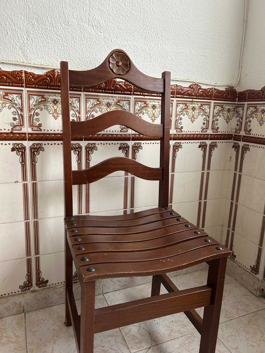 Conjunto mesa e cadeiras