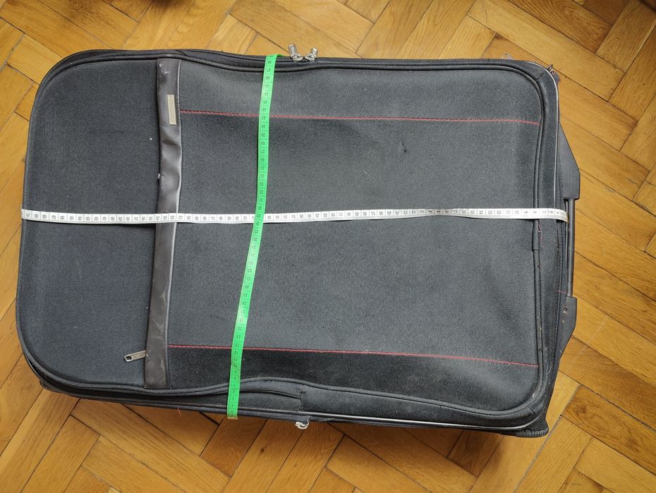 Duża czarna pojemna  walizka 70x50x28