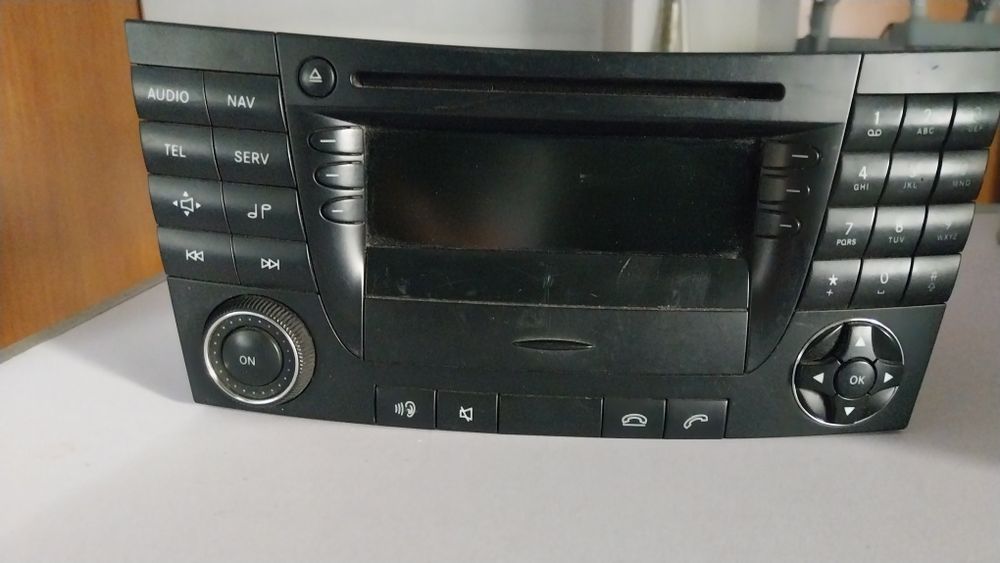 Sprzedam używane radio do mercedesaE