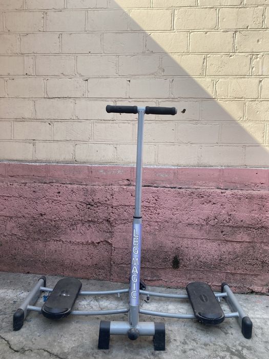 тренажер для ягодиц и ног Leg magic