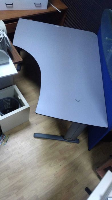 Reception desk with elevated glass counter64584264734210121