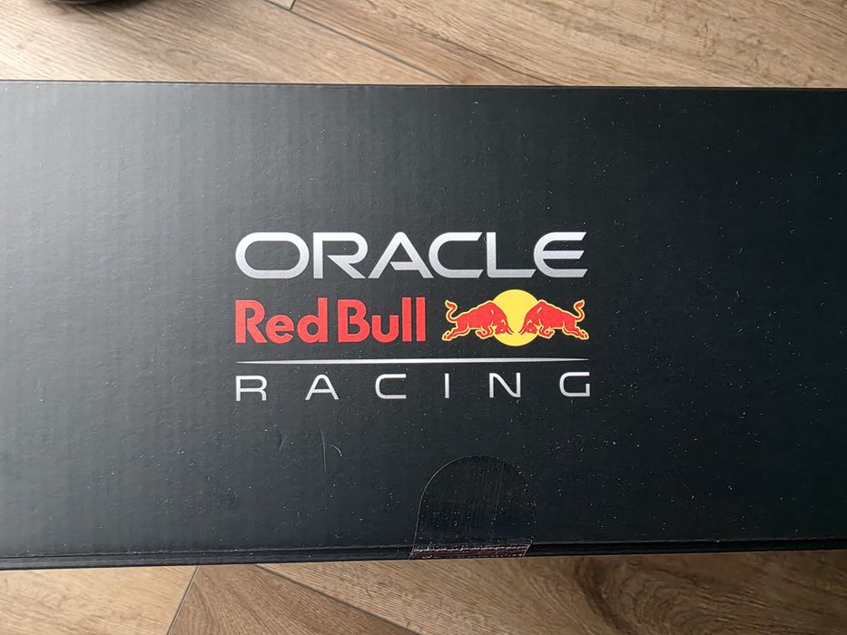 Oracle Red Bull Racing RB19 1:8 Ciemnoniebieskie Mega Klocki - Nowe