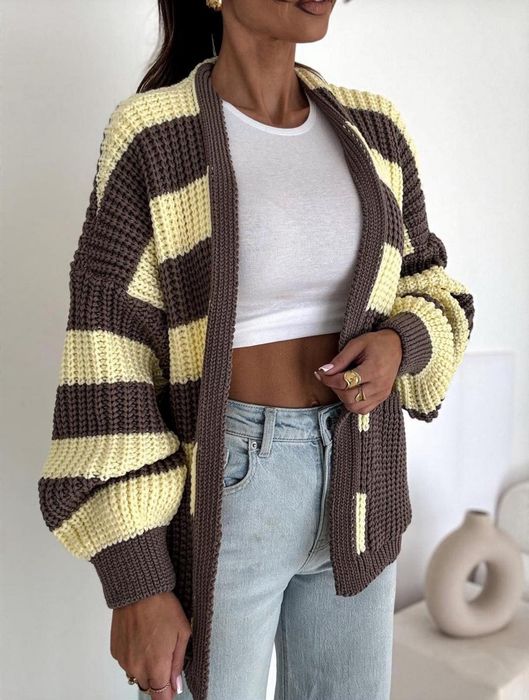 Sweter w szerokie.pasy oversizie