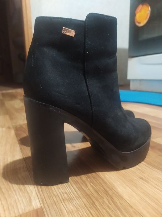 Сапожки замшеві на каблучку осінь, весна