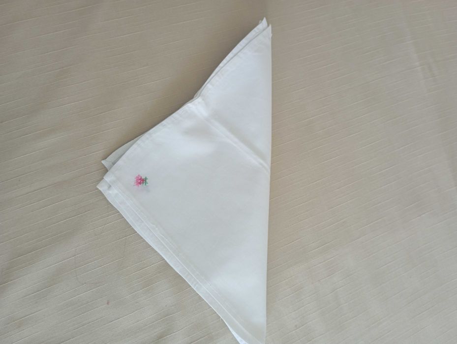 Toalha de mesa,  renda  c/ bordado