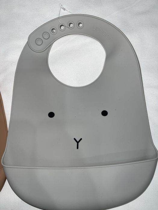 Слюнявчик, надгрудник для годування Liewood