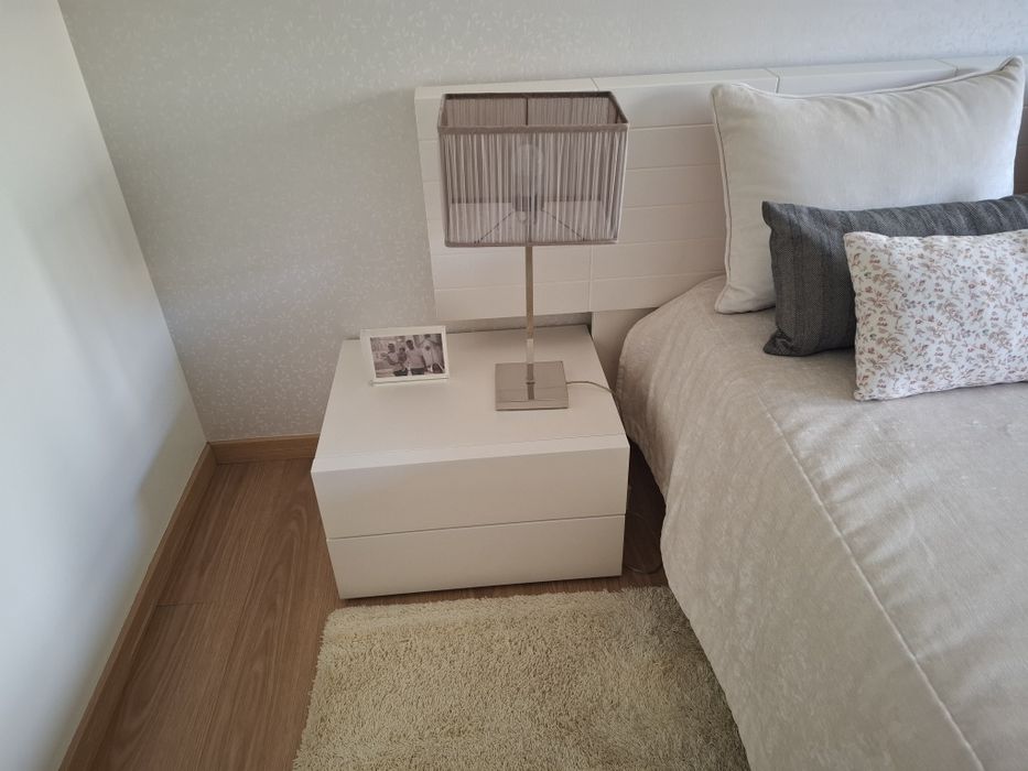 Mobília de quarto branco pérola