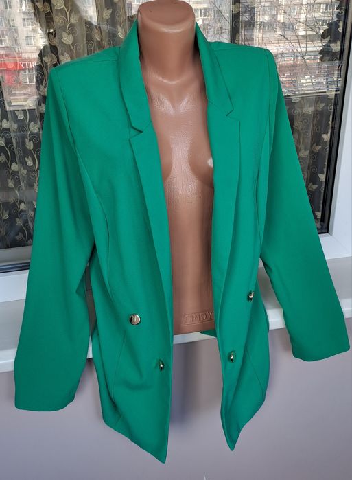 Зелёный нарядный женский пиджак жакет