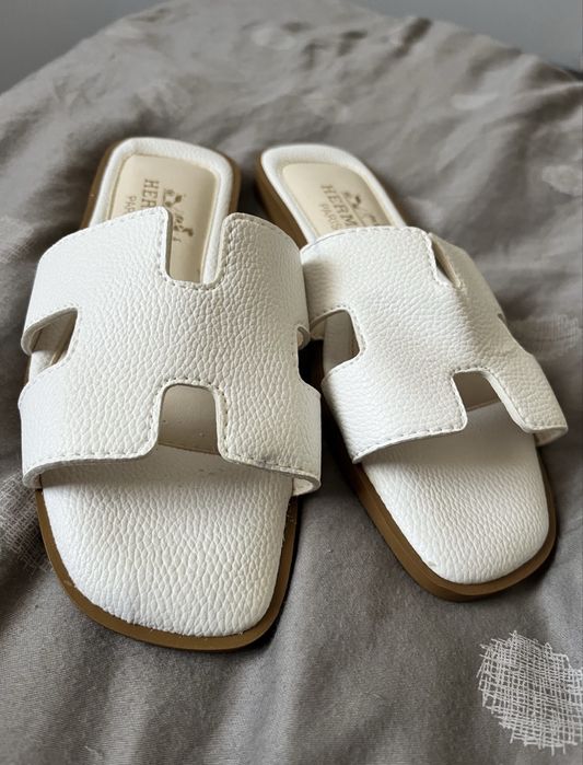 Białe klapki 36 damskie Hermes