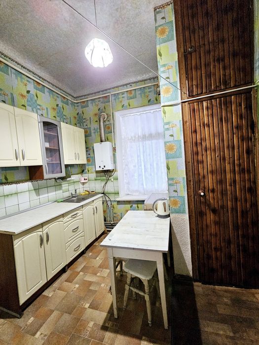 Продаж 2х.кімнатної квартири.Центр.