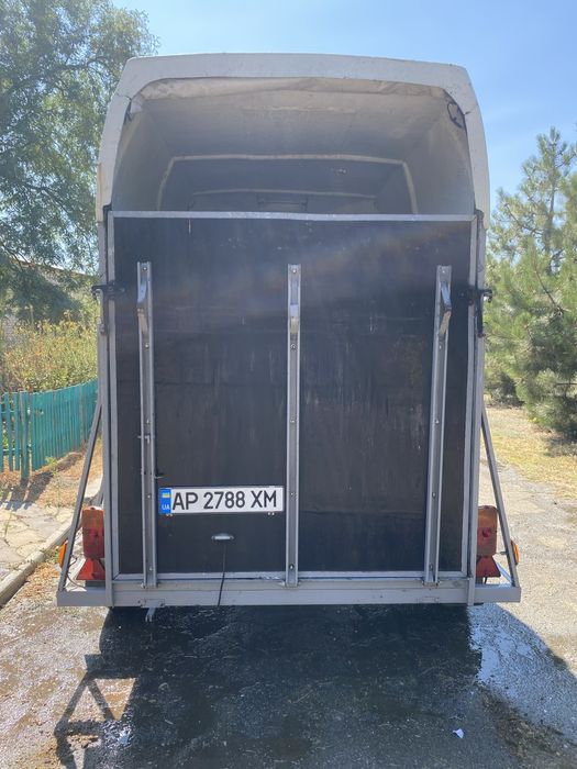 Батман коневоз Henra (причіп для коней)