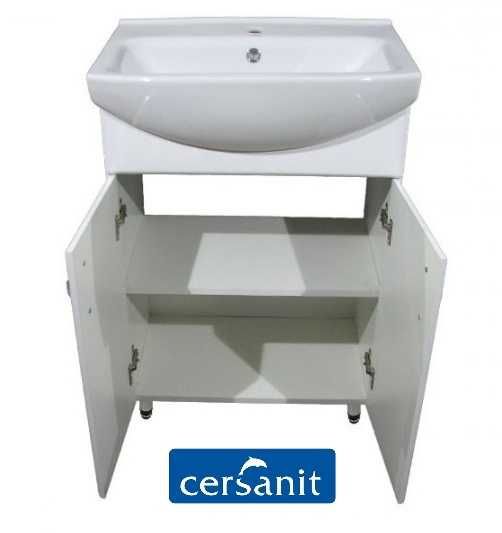 Комплект мебели в ванну: тумба с умывальником  и зеркальный шкаф.