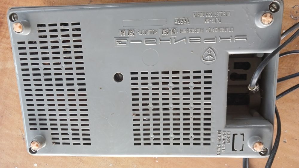 Стабілізатор напруги Укрїна-3