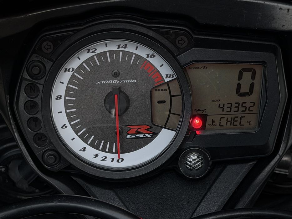 SUZUKI GSXR 600 K8 - Oportunidade!