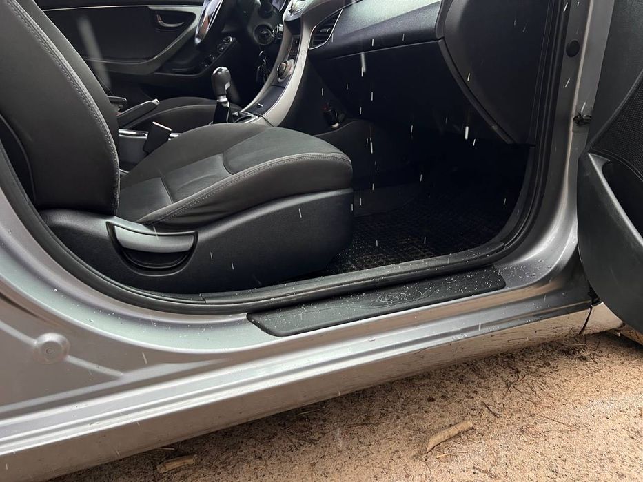 Hyundai Elantra 2012