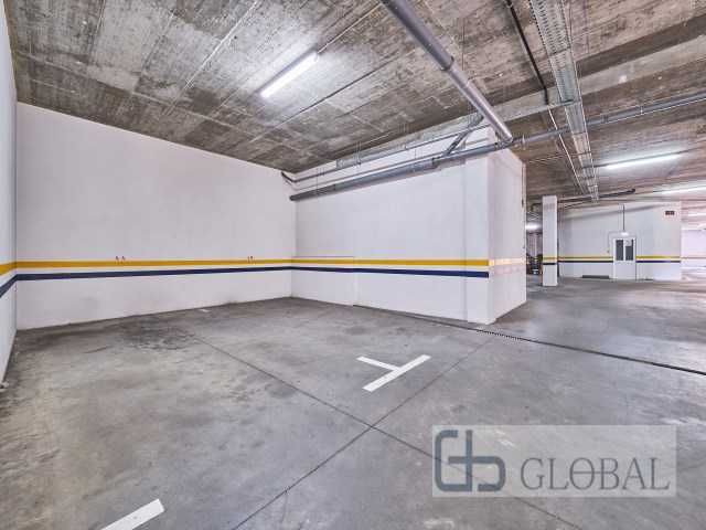 T3 Duplex com Suíte, Varanda e Parqueamento — Excelente Localização