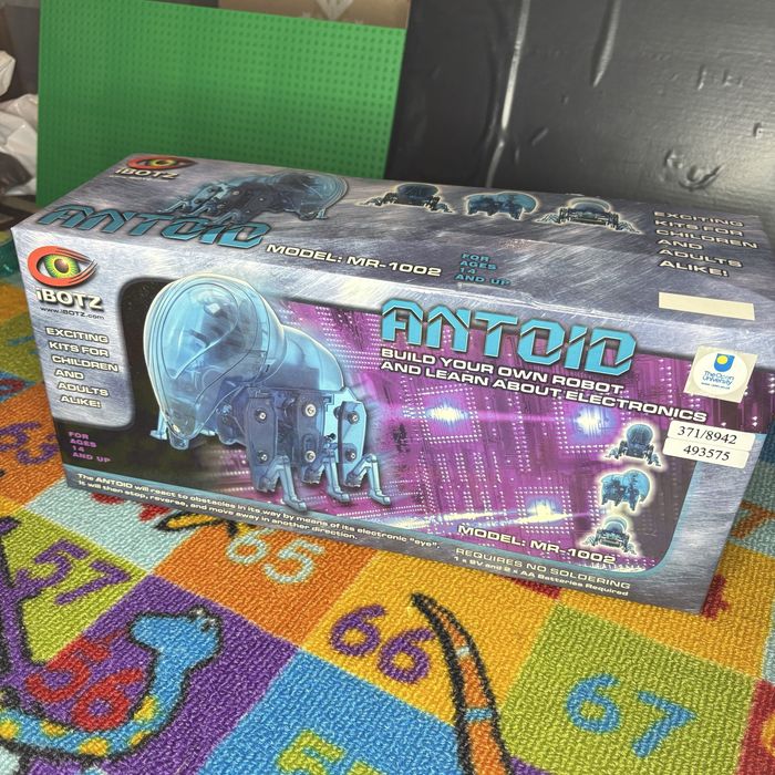 робот-конструктор iBOTZ Antoid (модель MR-1002).