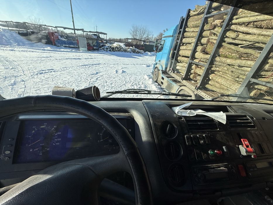 Мерседес атего кран-маніпулятор