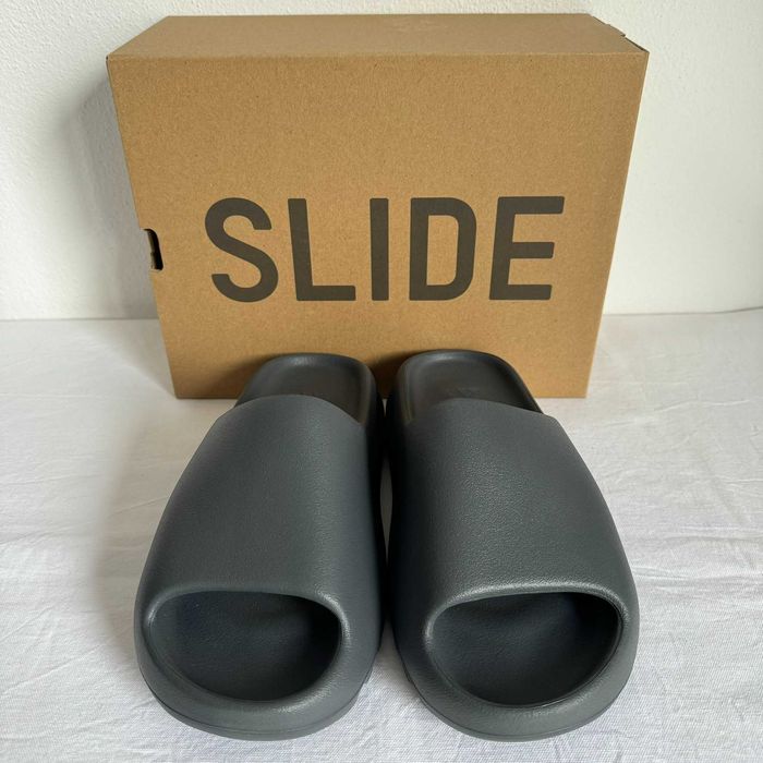 Yeezy Slide "Slate Grey" - Tamanho 42