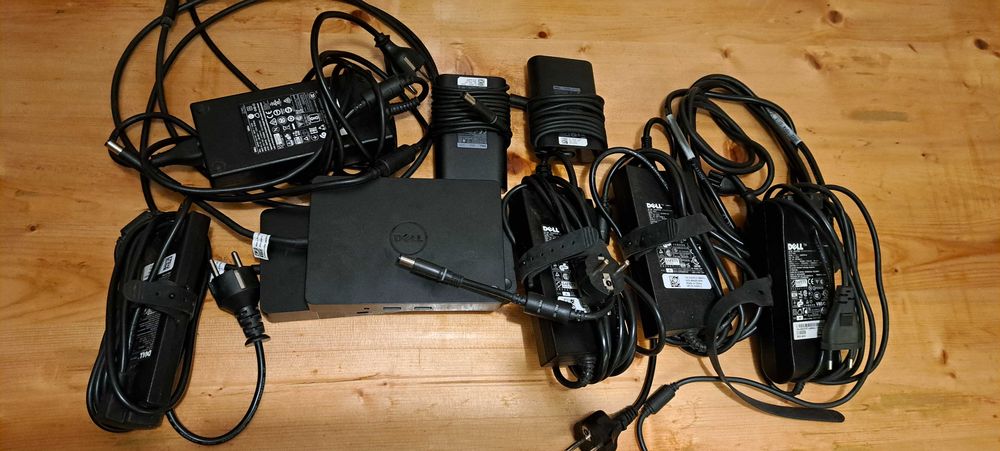 Stacje dokujące DELL oraz zasilacze kpl. do laptopów/ laptopa notebook'ów / netbook'a oryginalne