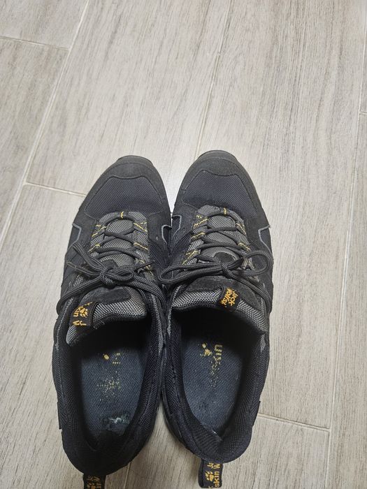 Продаю оригінальні трекінгові кросівки Jack Wolfskin розмір 44,5 стан хороший
Розмір 44,5
