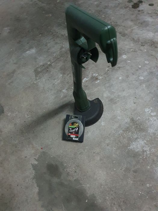 Aparador de relva elétrico