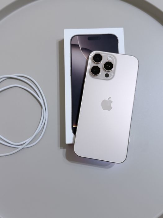 iPhone 16 Pro Max 256 ГБ Desert Titanium+оригінальний чохол