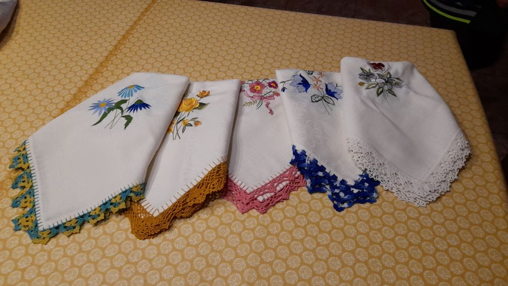 Panos de renda feita á mão.