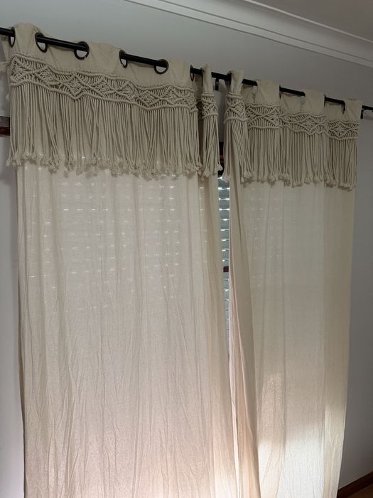 Par de Cortinas com Detalhe em Macramé – Excelente Estado
