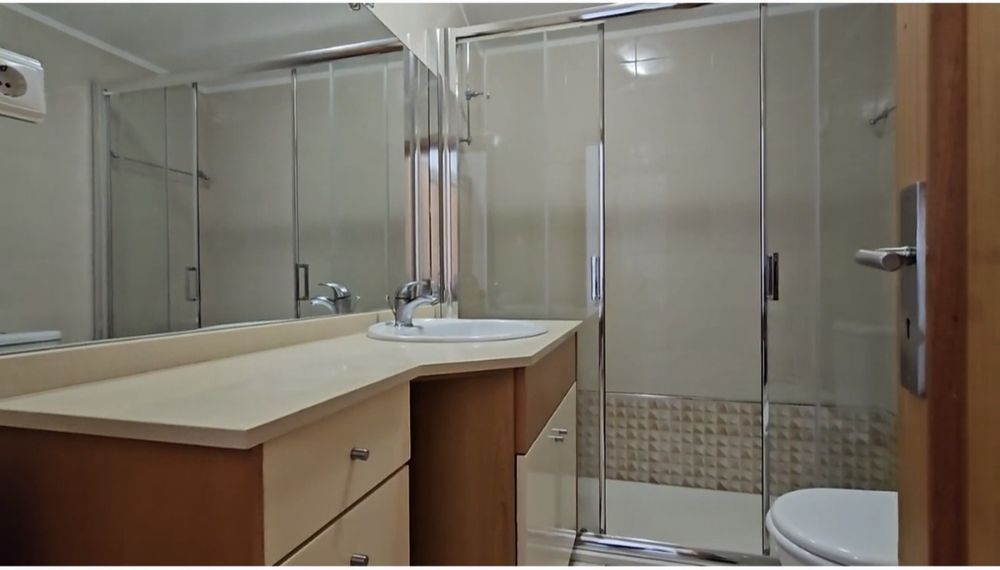 T2 Duplex com 2 Suítes, Terraço e Box em Condomínio Fechado