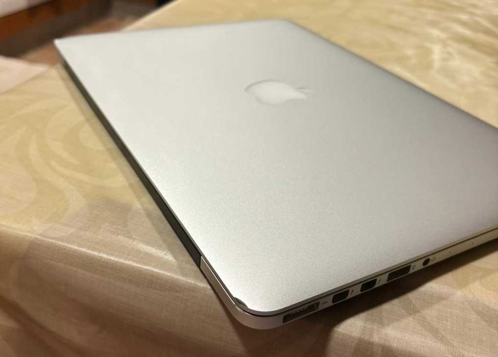 MacBook Pro (Retina, 13-inch, Early 2015)