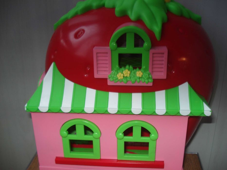 домик кукольный переносной  Disney Клубничка 33х26х13 см дверцы дворик