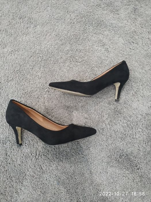 Sapatos salto alto pretos clássicos