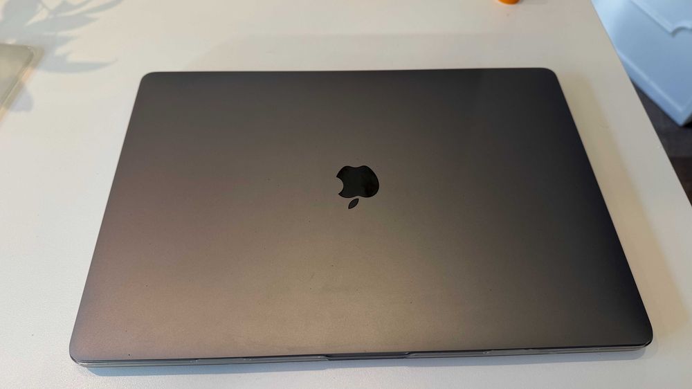 Macbook Pro 16" 2019, 2,6GHZ Intel Core i7 6-Core, 16GB, 512 SSD, excelente estado! Cinzento espacial, único dono, muito bem cuidado!