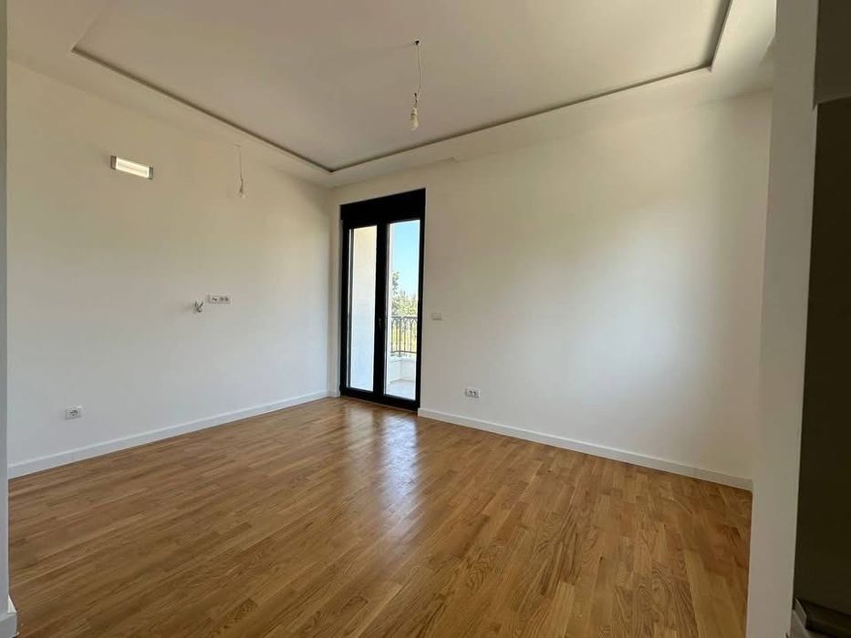 Нова квартира з ремонт в Чорногоріі, м Бар,на березі Адріатичного моря