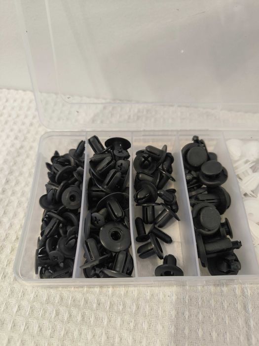 Conjunto de parafusos e buchas para carro
