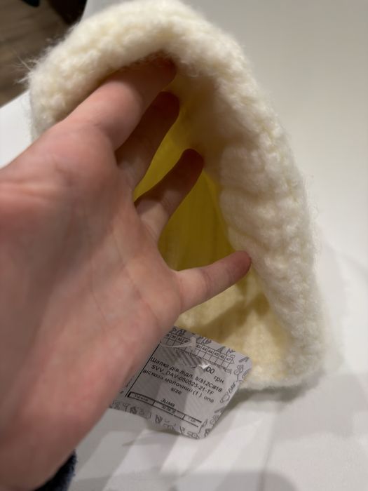 Тепла жіноча шапка