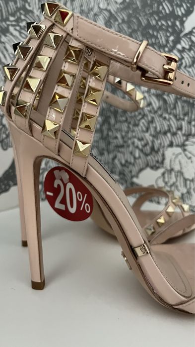 Gianni Renzi Couture vernice natural 38 sandały z ćwiekami na szpilce
