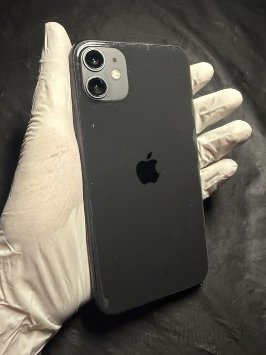 Apple iPhone 11 64 GB – Czarny | Dwa etui + nowa kostka ładowania