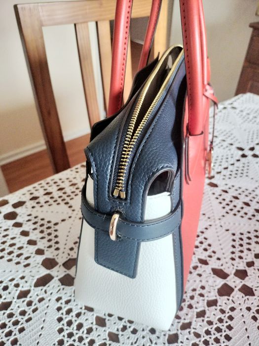 Mala tricolor Michael Kors com etiqueta