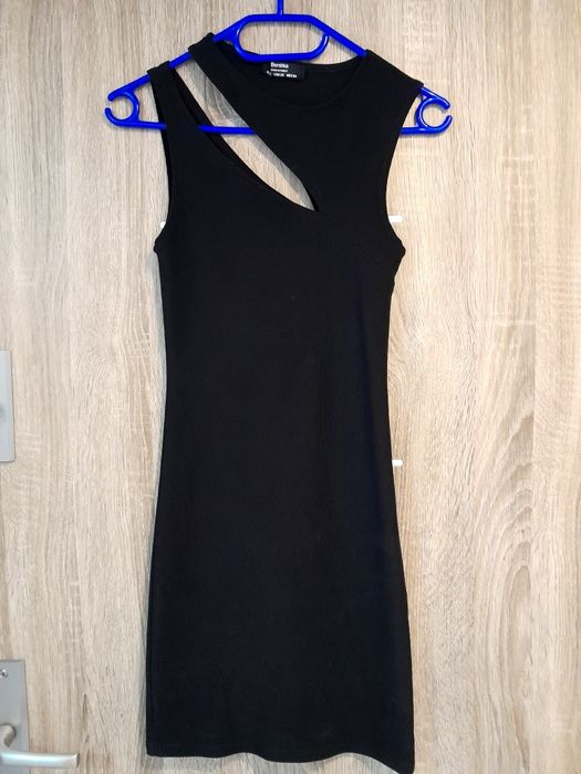 Czarna sukienka mini elegancka rozcięcie XS