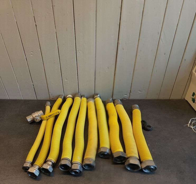 Węże przyłączeniowe do gazu.